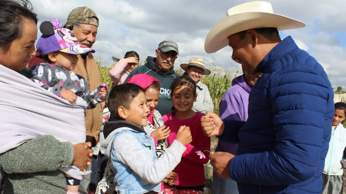 Habitantes agradecieron la intervención de las autoridades para la dignificación del camino. Foto Cortesía.